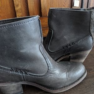 Frye short beautiful boots